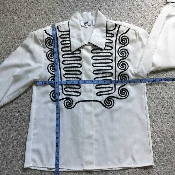 Vintage 80s FIGI SPORT Ivory with Black Applique Blouse Size 8 Small - Picture 7 of 8